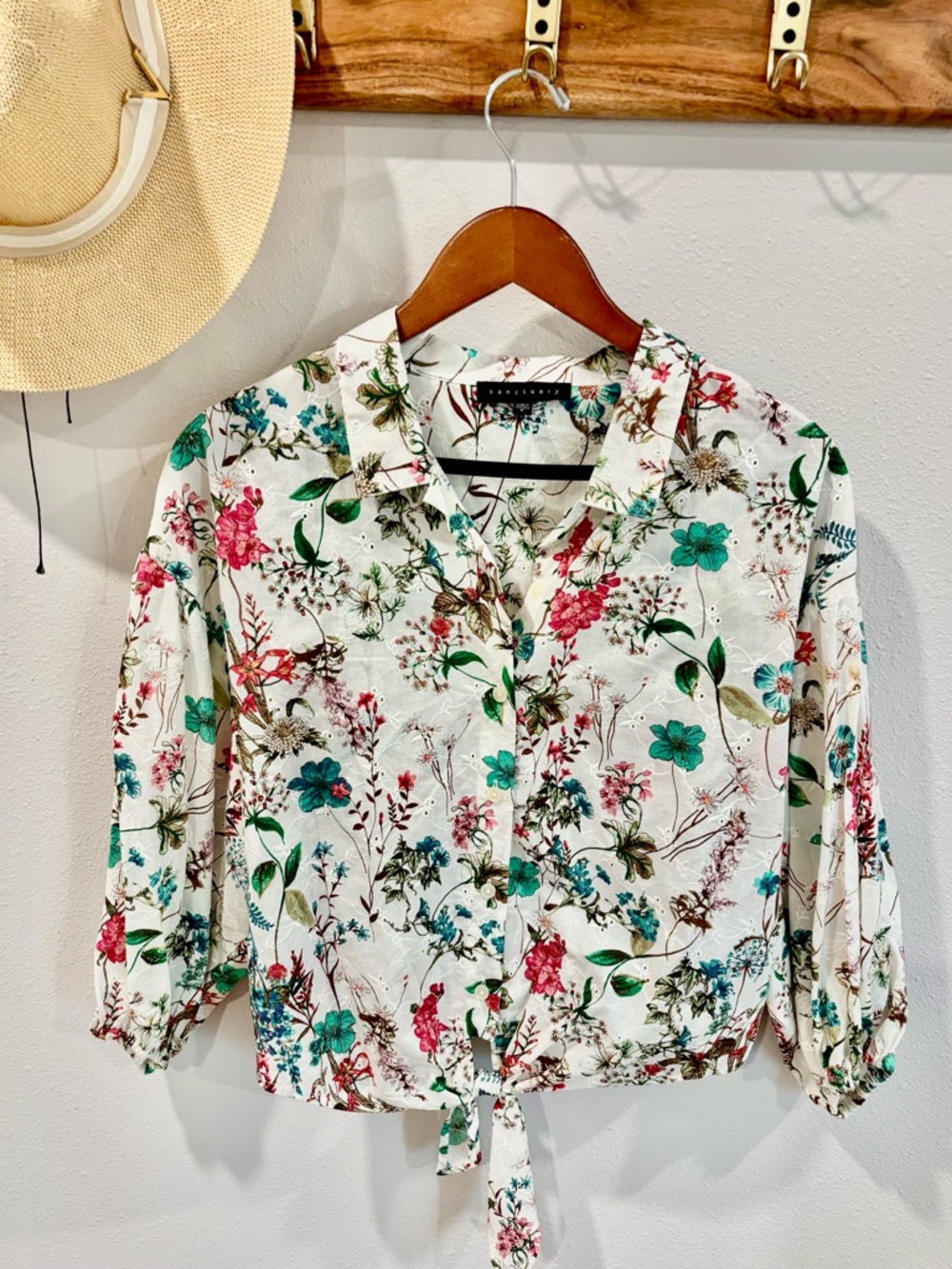 Sanctuary Clover tie‎ Floral Tie-Front Button-Up Blouse - White Multi size Small